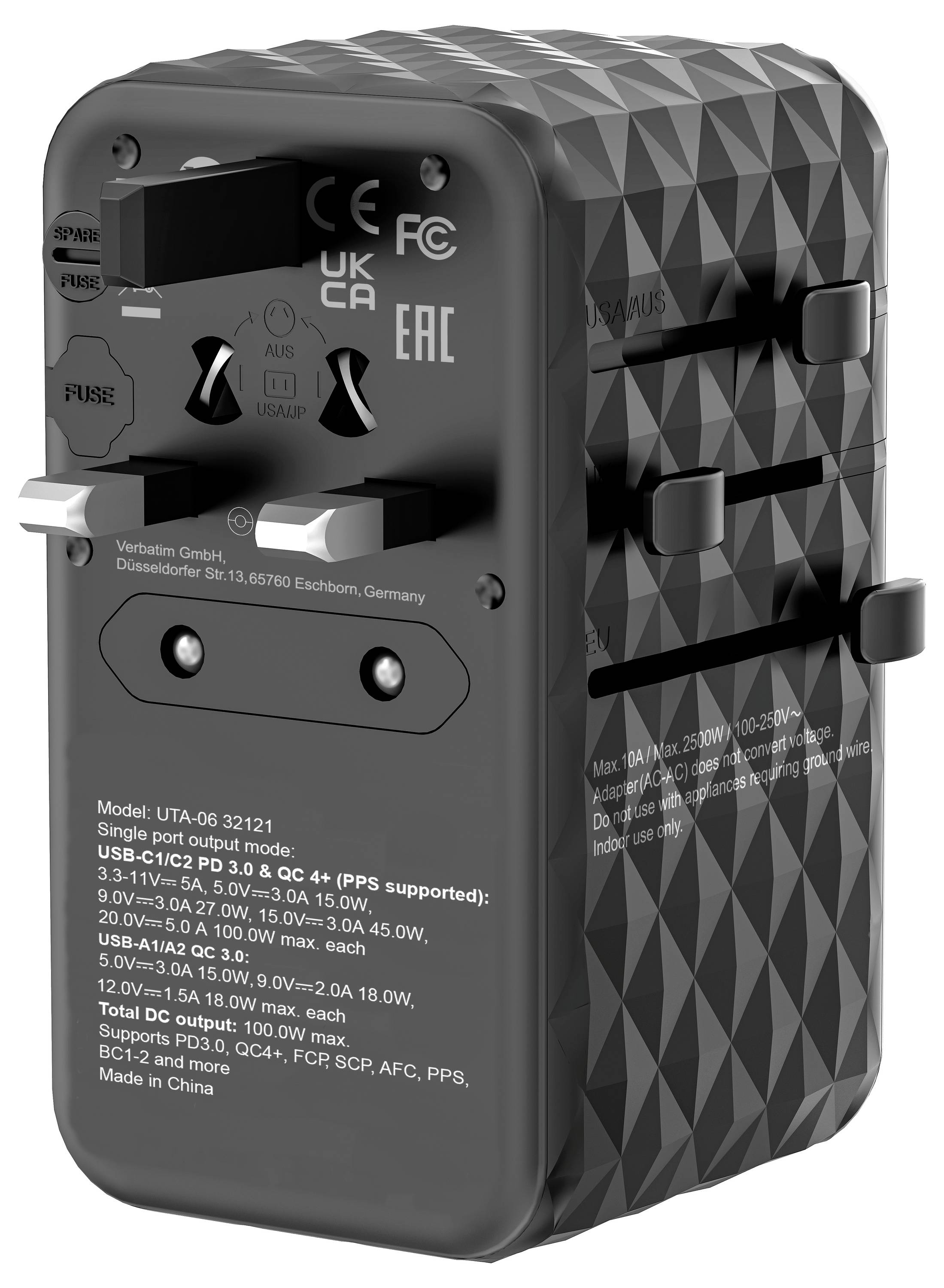 Czarny adapter uniwersalny z wieloma gniazdami i regulacją napięcia. Odpowiedni do podróży do różnych krajów.