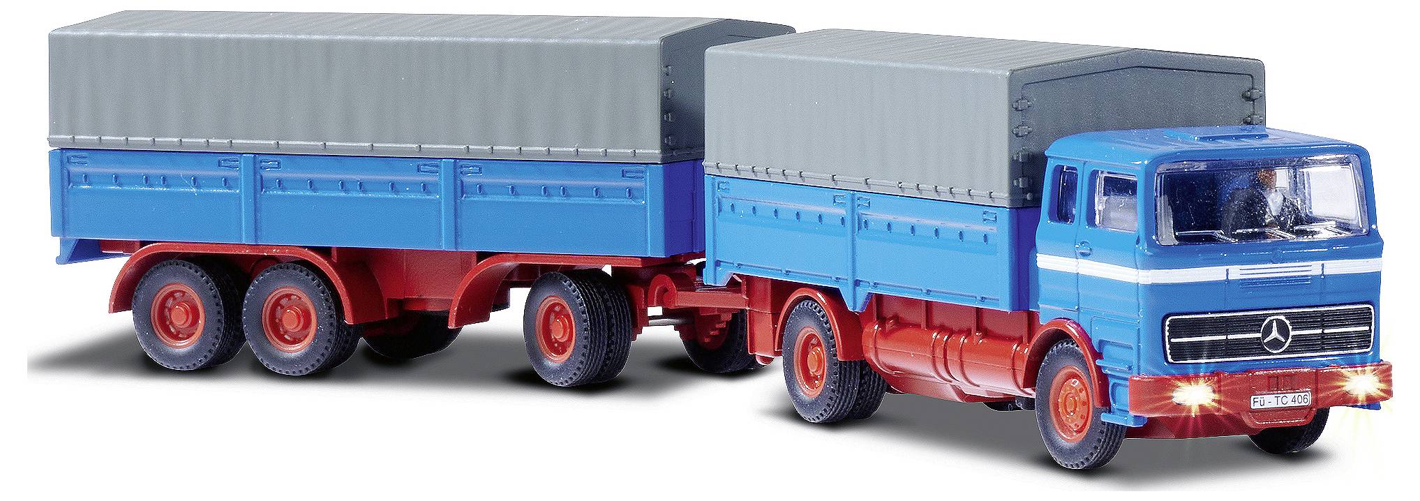 Modelowy ciężarówka z przyczepą w kolorach niebieskim i czerwonym. Ciężarówka posiada szaro zabudowaną powierzchnię ładunkową. Przyczepa ma podobną szarą plandeką.