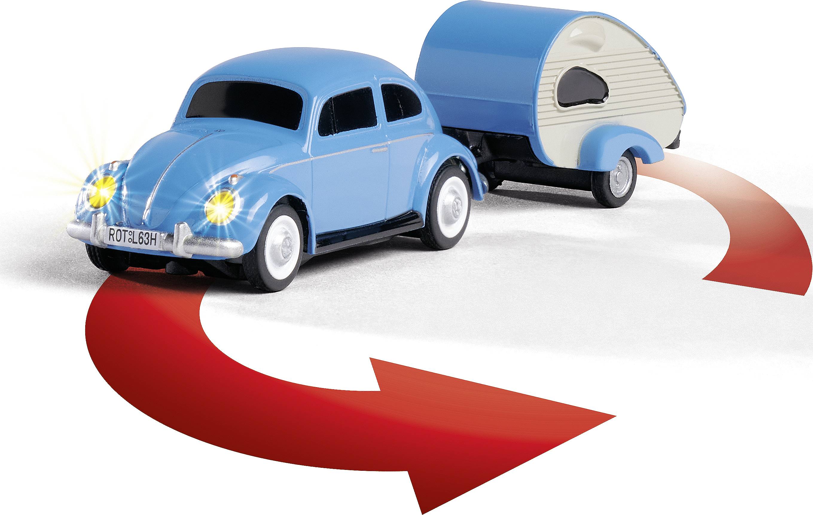 Niebieski zabawkowy samochodzik-garbusek holuje mały domek campingowy. Czerwone strzałki ilustrują ruch obrotowy w tylnej części.