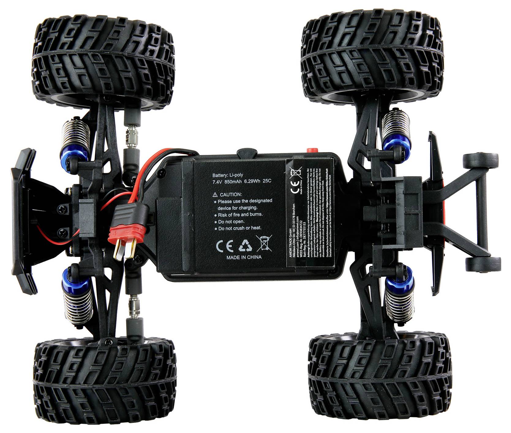 Podwozie samochodzika z odkrytą komorą bateryjną, czterema dużymi kołami i zawieszeniem, w kolorze czarnym, z czerwonymi i niebieskimi przewodami.