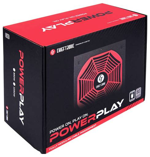 Czarny karton z czerwonym nadrukiem jednostki zasilającej. Nazwa marki 'Chieftronic', model 'PowerPlay', informacja o modularnym zarządzaniu kablami.
