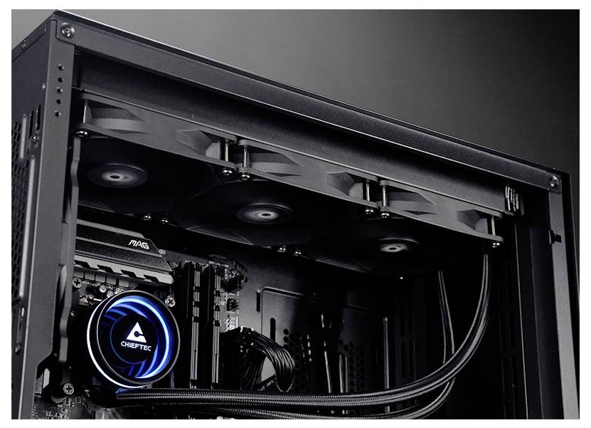Obudowa komputera z wbudowanym systemem chłodzenia wodnego i wentylatorami na górnej części; procesor posiada podświetlany radiator.