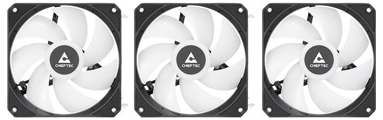 Trzy białe wentylatory komputerowe ułożone obok siebie w czarnej ramie.