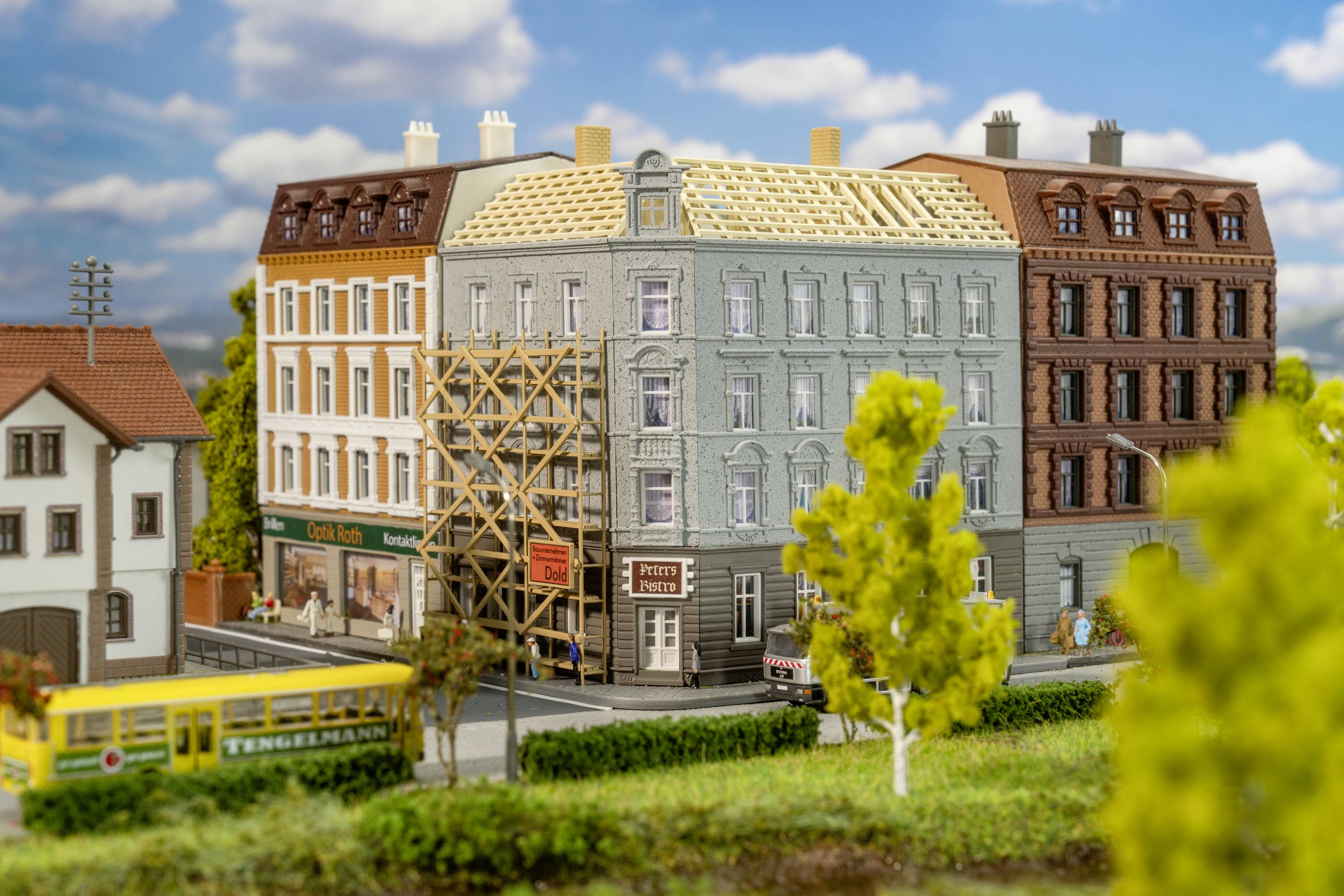 Кутовий будинок у місті під ремонт Faller 232166 N монтажний комплект 1 шт.