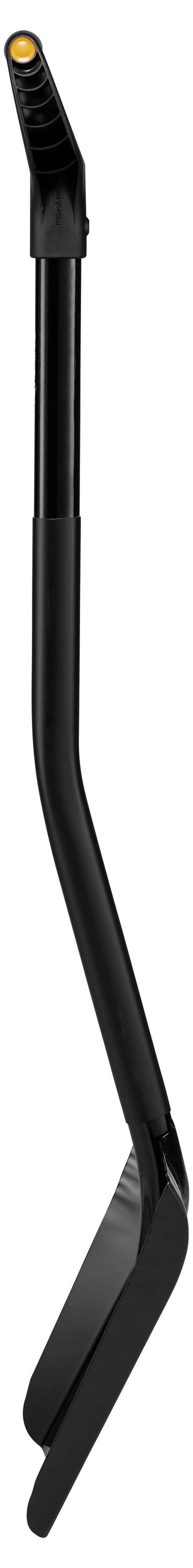 Czarne narzędzie do wyrywania chwastów w ogrodzie z długą, wygiętą rączką i pomarańczowym detalem na końcu. Projekt ułatwiający usuwanie chwastów.