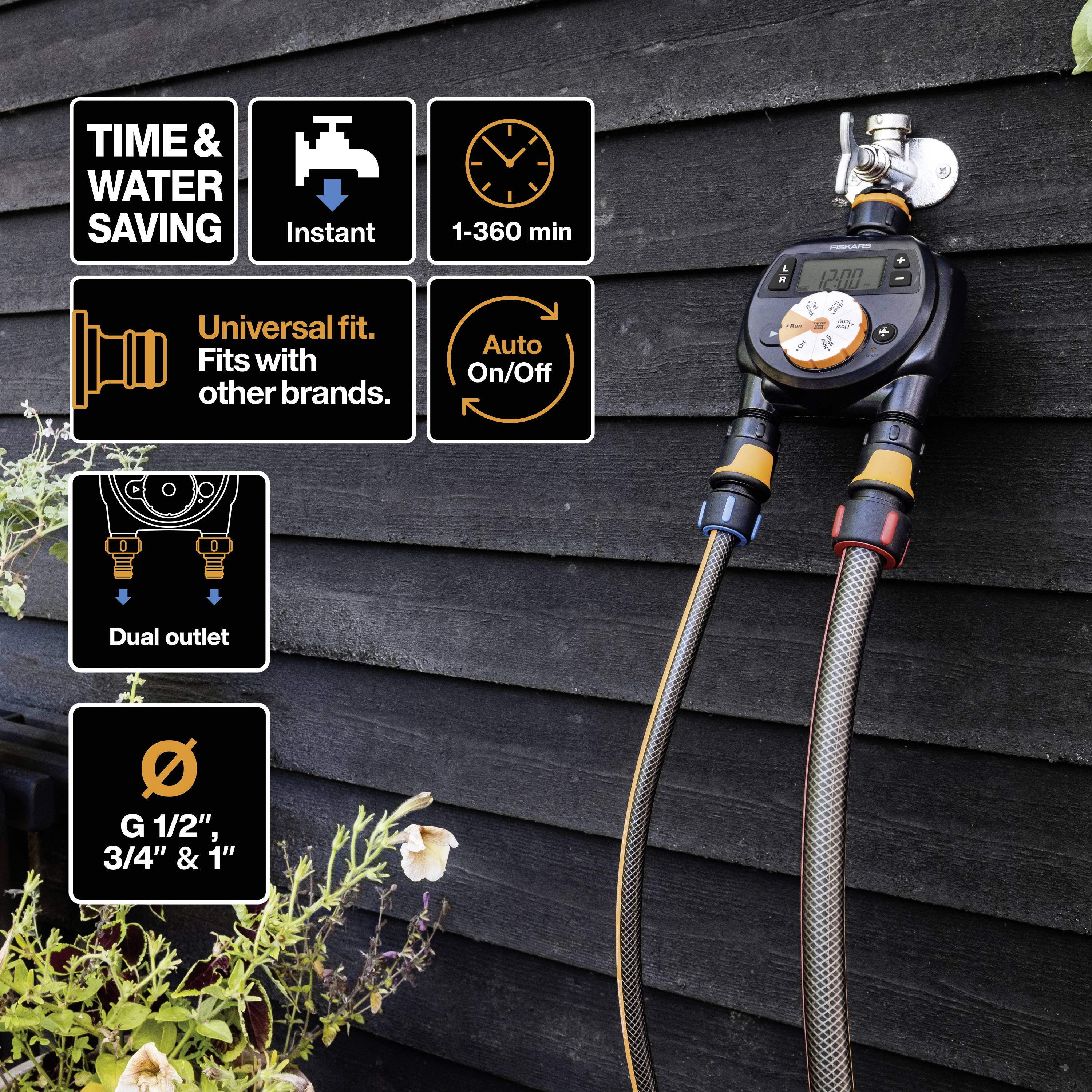 Czasomierz nawadniający jest zamontowany na drewnianym składziku, z podłączonymi dwoma wężami. Tekst podkreśla oszczędność czasu i uniwersalność dopasowania.