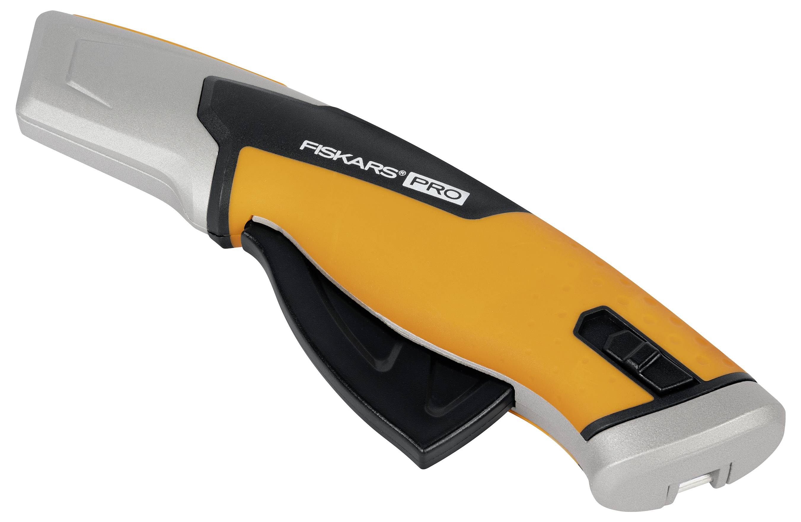 Wielofunkcyjny nóż w kolorze pomarańczowo-czarnym z srebrnym ostrzem i napisem 'Fiskars Pro' na rękojeści.