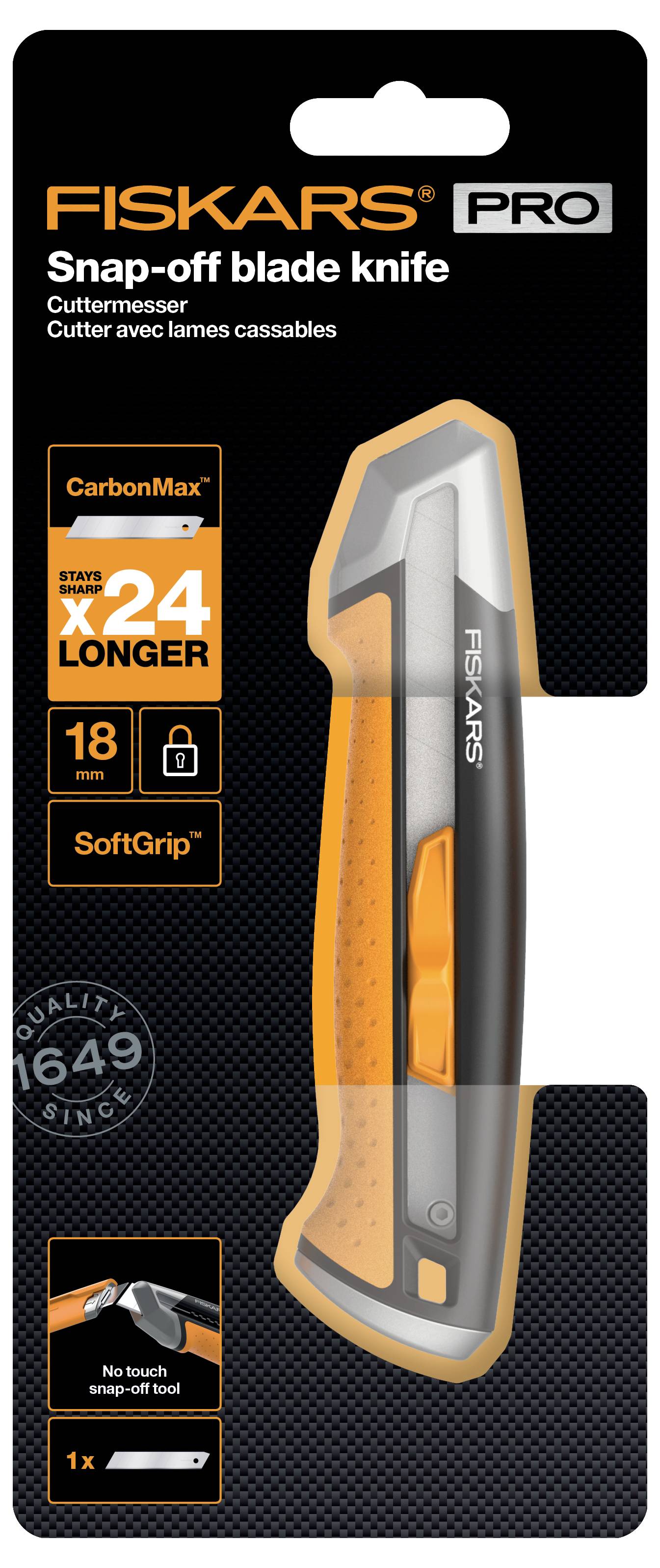 Nóż do cięcia 'FISKARS PRO' w kartonowym opakowaniu, z wysuwanym ostrzem i ergonomicznym uchwytem, przeznaczony do precyzyjnego cięcia.