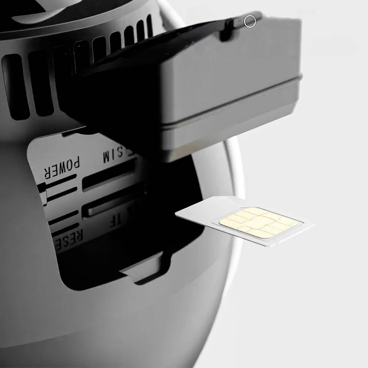 Kartę SIM wkłada się do czytnika kart podłączonego do komputera. Nacisk położony jest na samym procesie wprowadzania.