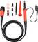 Zestaw sond pomiarowych z czerwonym i czarnym kablem, sondami testowymi, zaciskami i adapterami do pomiarów elektrycznych.