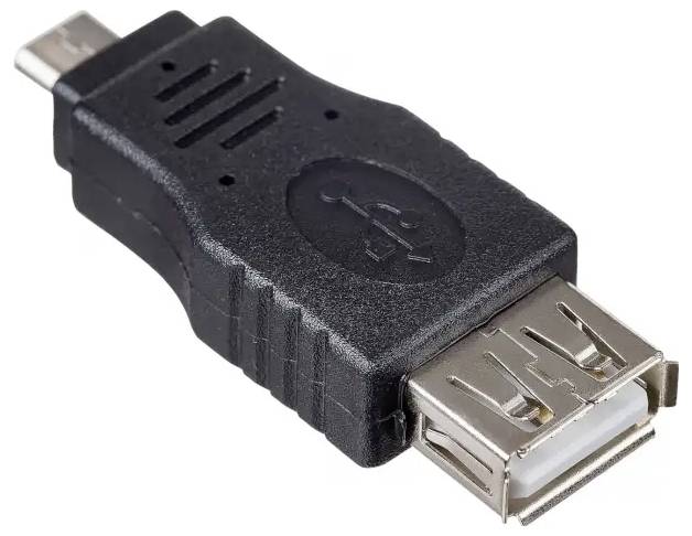 Czarny adapter USB z wtyczką Micro-USB po jednej stronie i złączem USB-A po drugiej stronie.