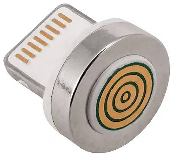 Mały okrągły adapter magnetyczny z wzorem pierścieniowym na górze i złączem USB-C. Używany do ładowania bezprzewodowego.
