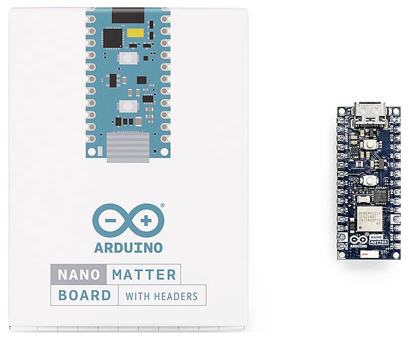 Arduino Nano Matter Board z nagłówkami pokazany obok opakowania, niebieska płytka drukowana z elementami elektronicznymi na jasnym tle.
