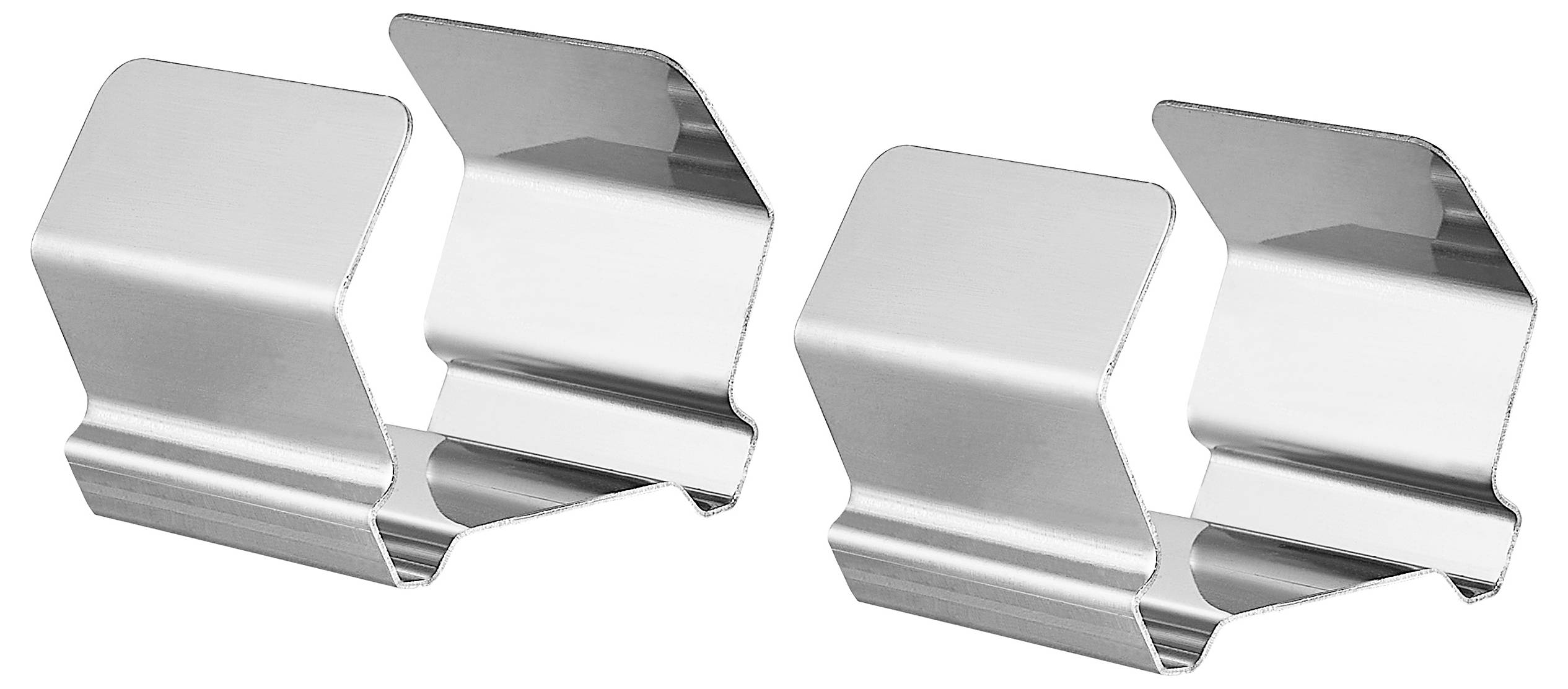 Dwa srebrne uchwyty ze stali nierdzewnej, które są ułożone obok siebie. Mają zakrzywiony kształt i błyszczącą powierzchnię.