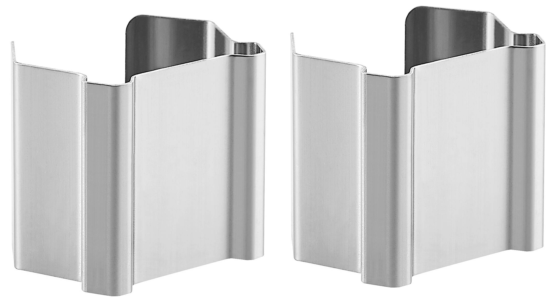 Dwa srebrne metalowe uchwyty obok siebie, które prawdopodobnie służą do mocowania lub podtrzymywania przedmiotów.