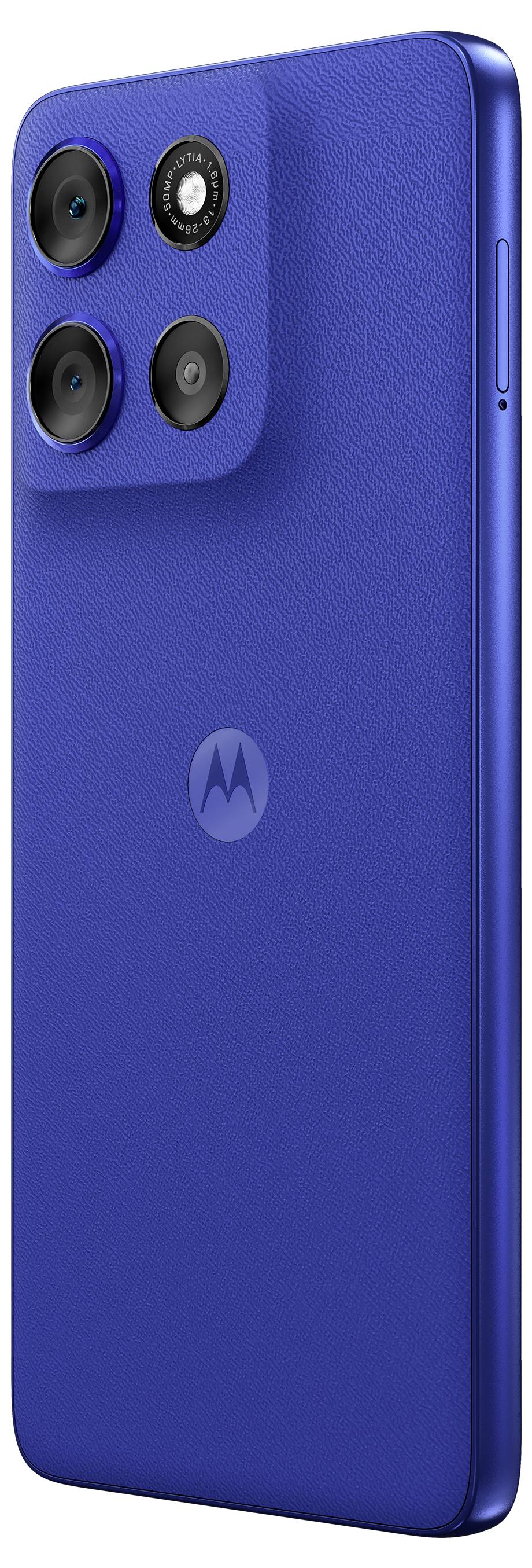 Niebieski smartfon z teksturowanym tyłem, wyposażony w potrójny aparat fotograficzny w górnym lewym rogu i logo umieszczone pośrodku poniżej aparatów.