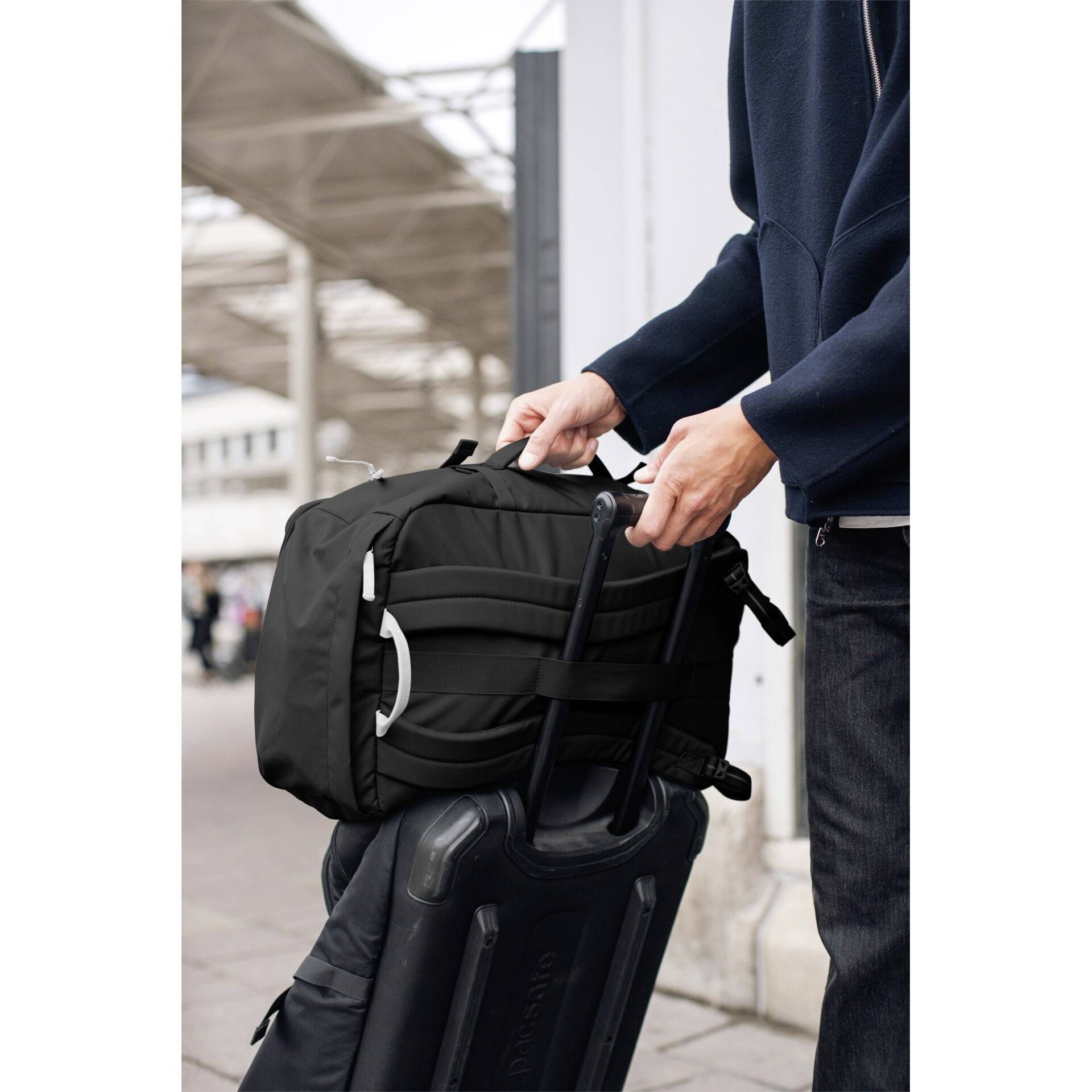 Plecak na laptopa Pacsafe GO 44l, czarny-16