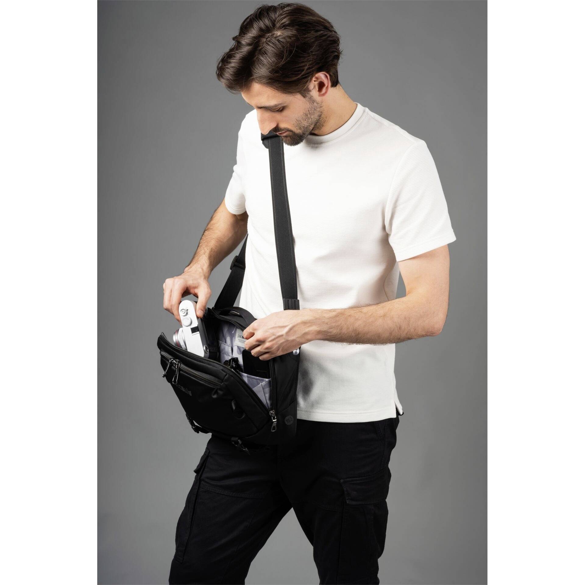 Torba na laptopa Pacsafe EXP 12 Sling 60311100, 33,0 cm (13") , (S x W x G) 36.5 x 24.5 x 11 cm, czarny-14