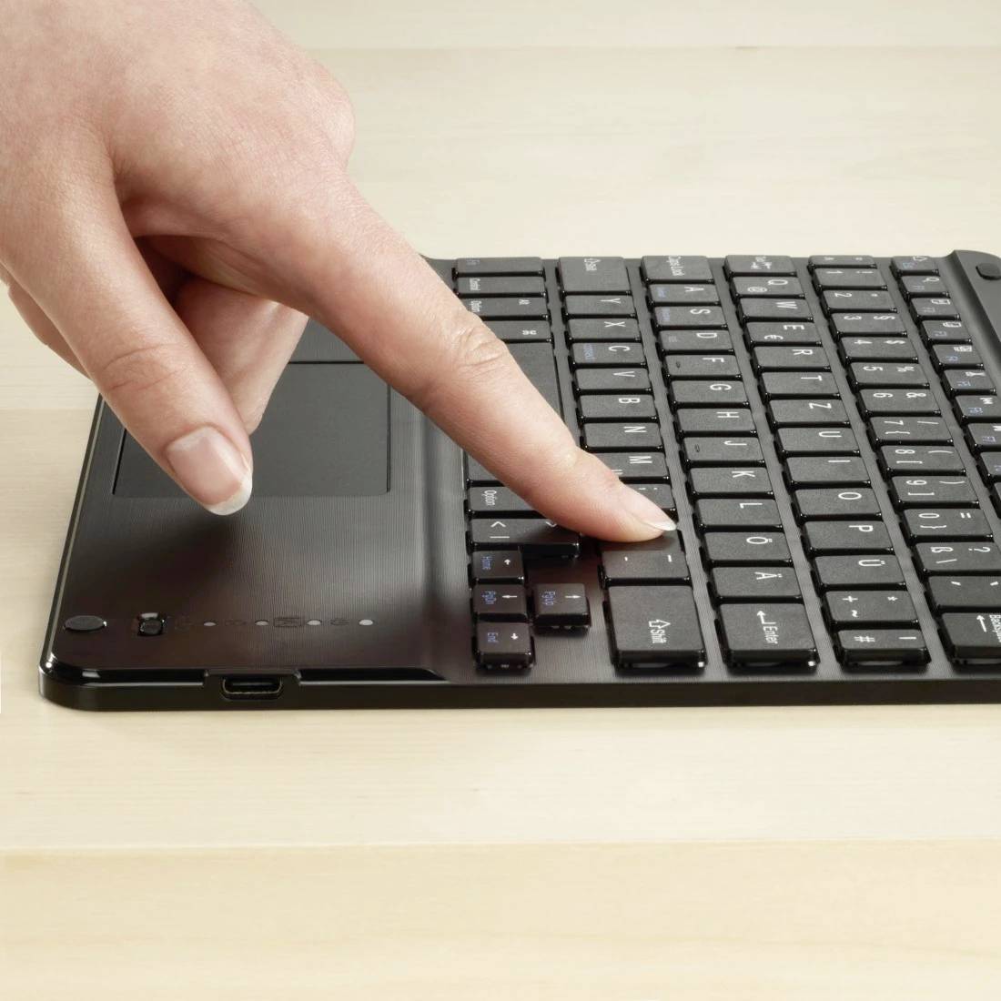 Etui na tablet Hama Tablet-Case "Premium", Hülle m. Tastatur f. iPad 11" (25)/10.9" (22), Schw. czarny-11