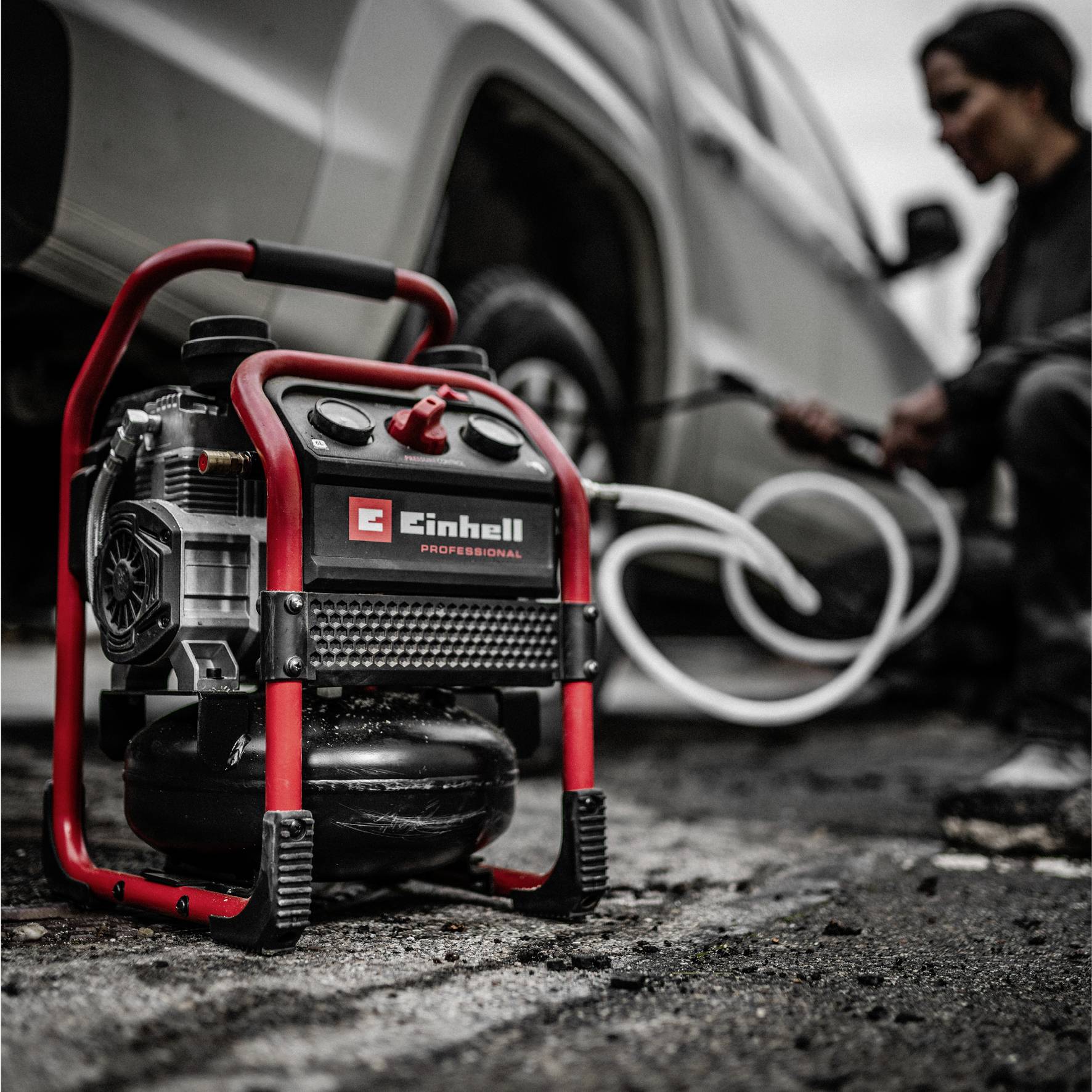 Акумуляторний компресор Einhell Professional 4020385 SILENZZO 18/160 8 бар 2 циліндри