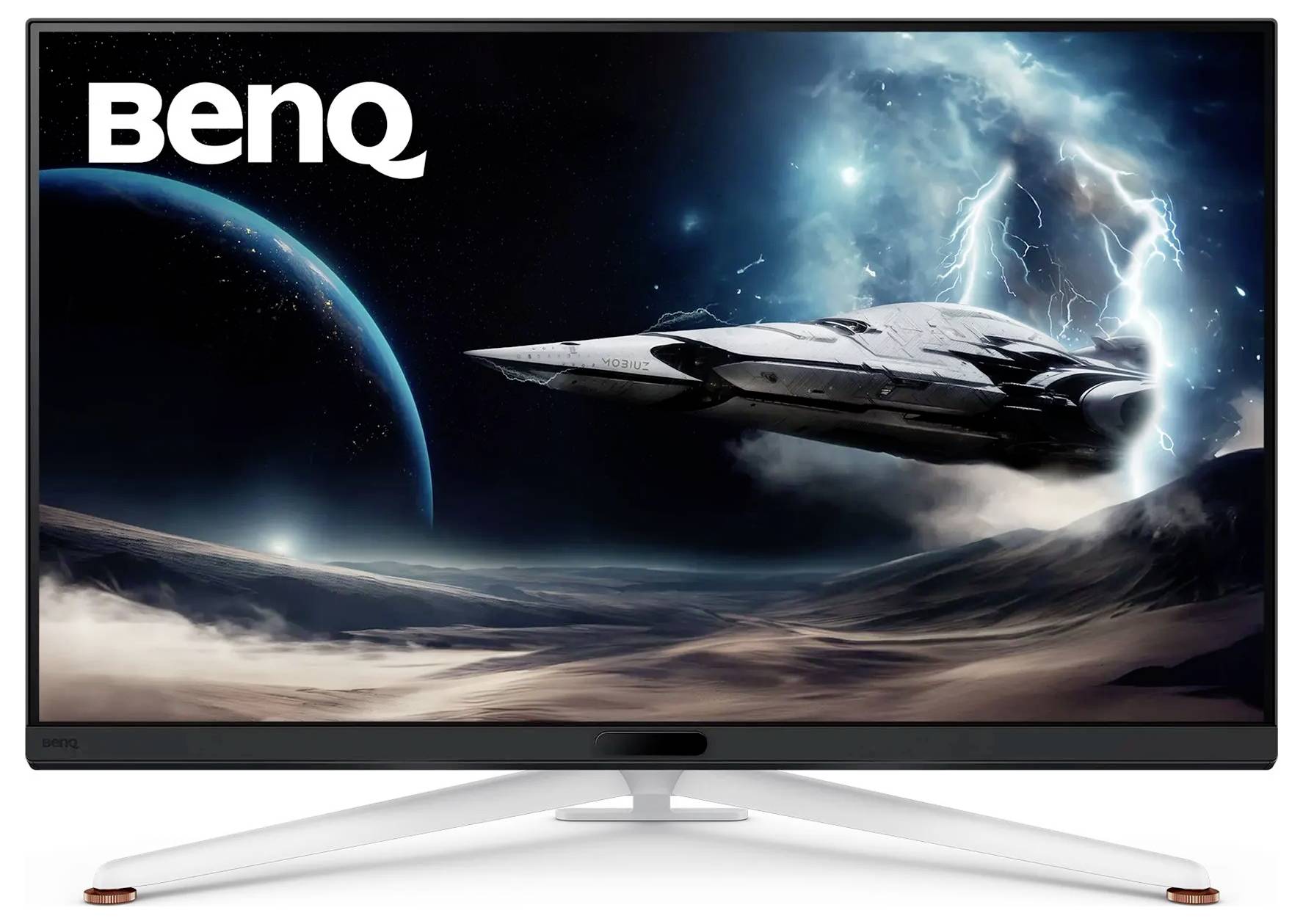Futurystyczny statek kosmiczny przelatuje przez burzliwą scenę kosmiczną z planetą w tle. Logo "BenQ" znajduje się w lewym górnym rogu.