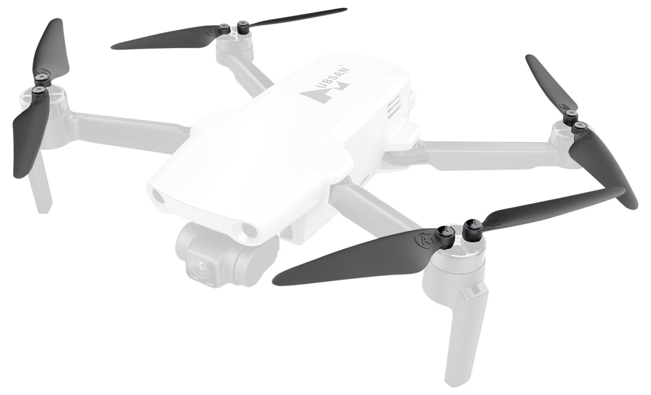 Biały dron z czterema śmigłami i kamerą pod spodem, zawieszony w powietrzu na białym tle.