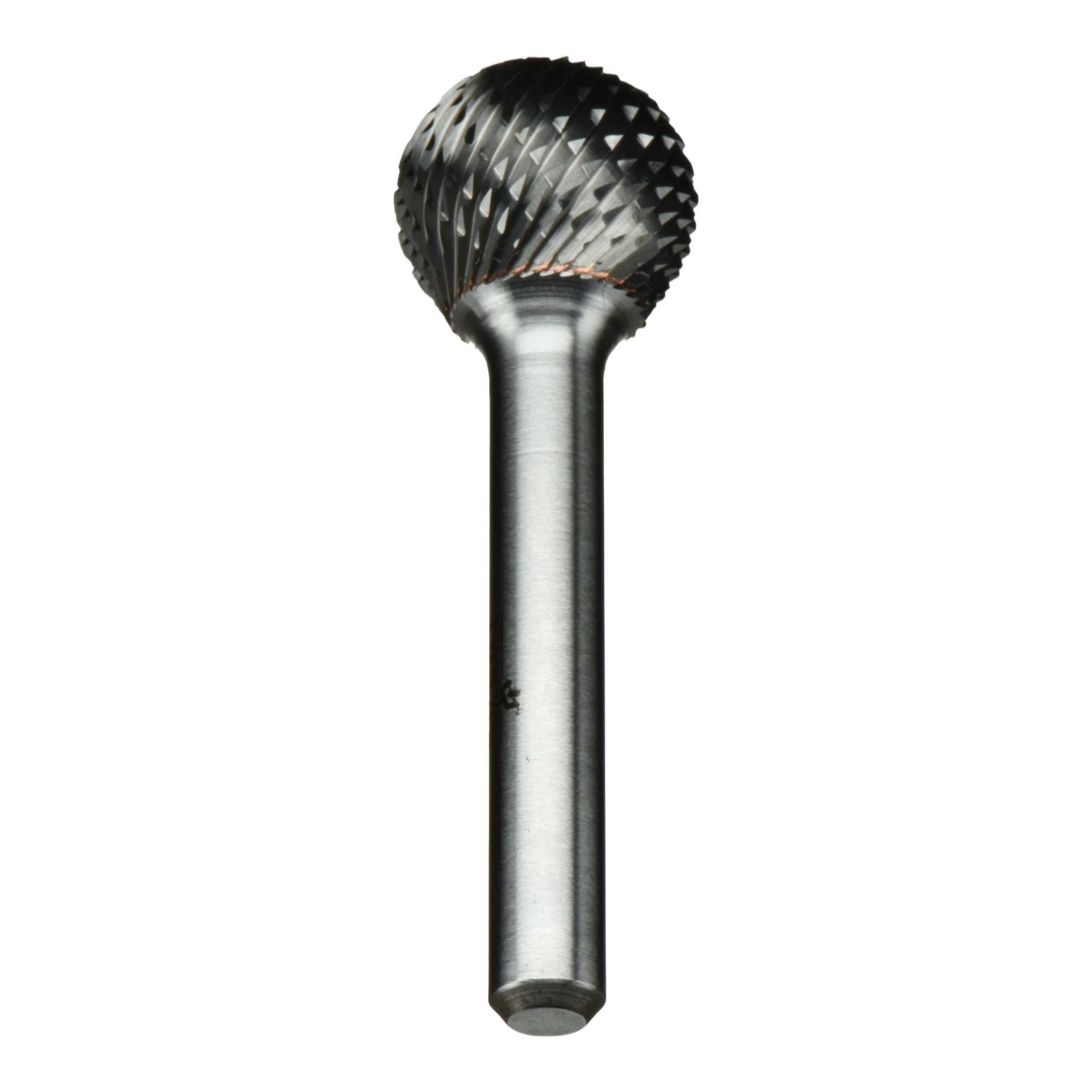 Cylindryczny metalowy obrotowy narzędzie tnące z kulistą, teksturowaną główką wyposażoną w ostre krawędzie tnące, stosowane do kształtowania lub rzeźbienia materiałów.