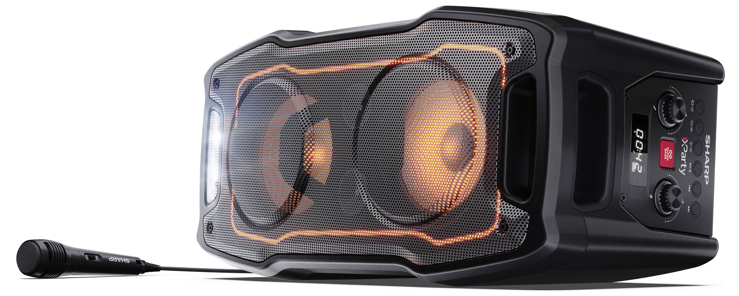 Przenośny głośnik z podświetlanymi na pomarańczowo podwójnymi głośnikami niskotonowymi, panelem sterowania oraz dołączonym przewodowym mikrofonem, przeznaczony do odtwarzania dźwięku i karaoke.