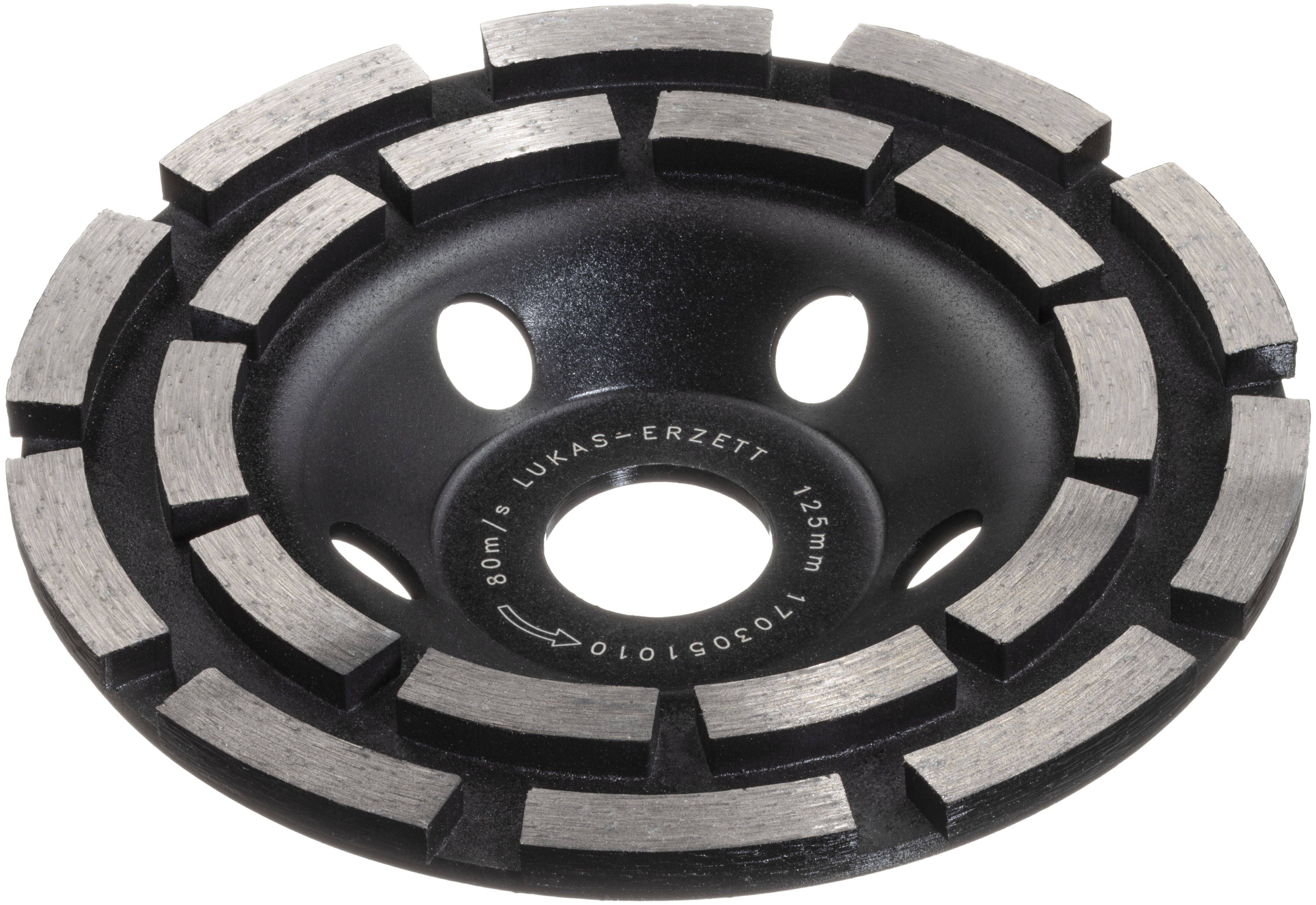 Zbliżenie tarczy diamentowej do szlifowania z segmentową budową, składającej się z srebrnych segmentów na czarnej podstawie, stosowanej do zadań związanych z obróbką ścierną.