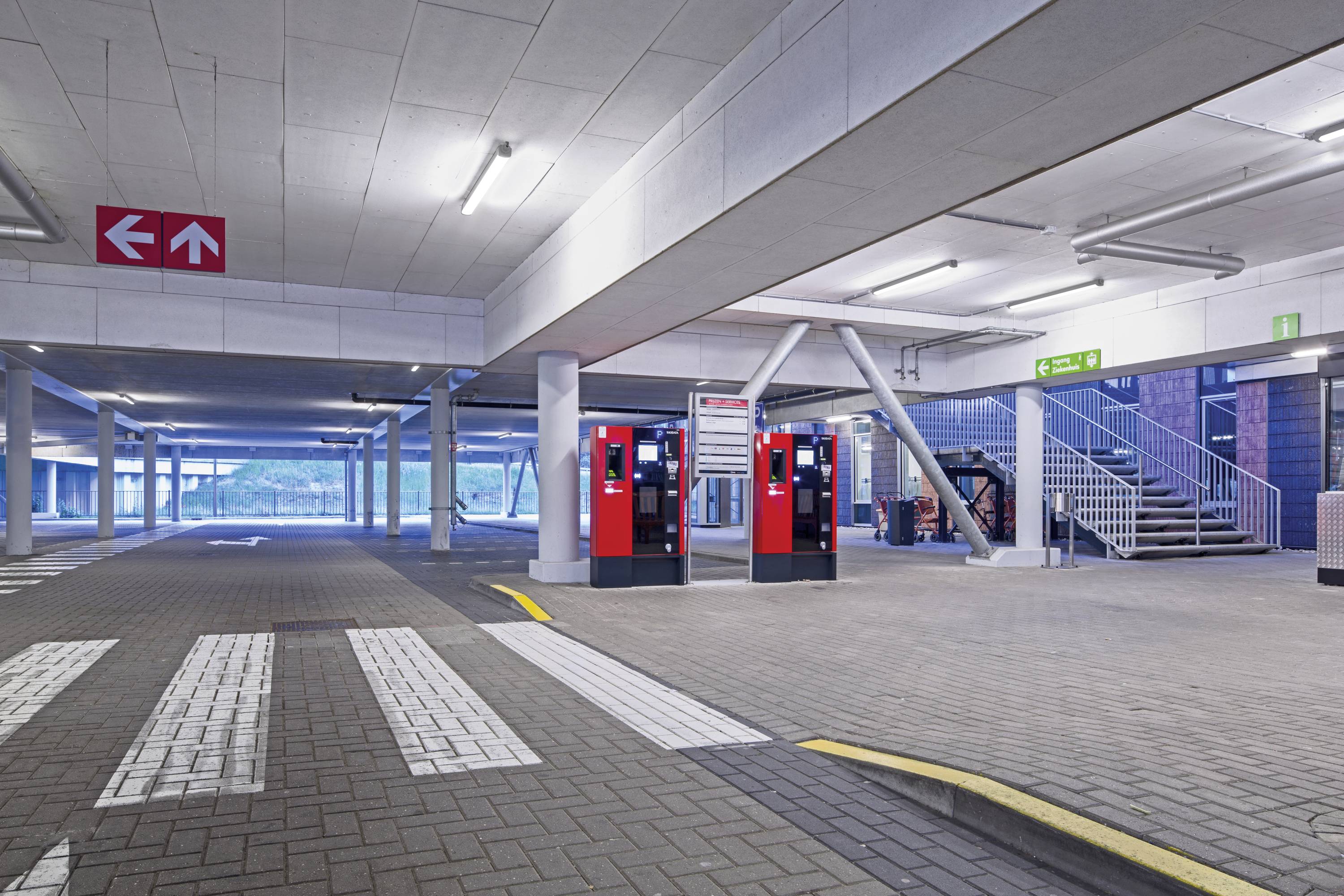 Lampa z ochroną przed wilgocią Trilux 2315 G4 1200 38/26/ML-8MC ET PC +LV 8427640, 33 W, 3800 lm-6