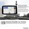 'Wyświetlacz nawigacji GPS TomTom przedstawiający Hamburg, przewidywany czas przyjazdu 10:04 oraz dystans 7,0. Zawiera funkcje takie jak informacje o opóźnieniach w ruchu drogowym oraz punkty orientacyjne na trasie. Tekst w języku niemieckim.'
