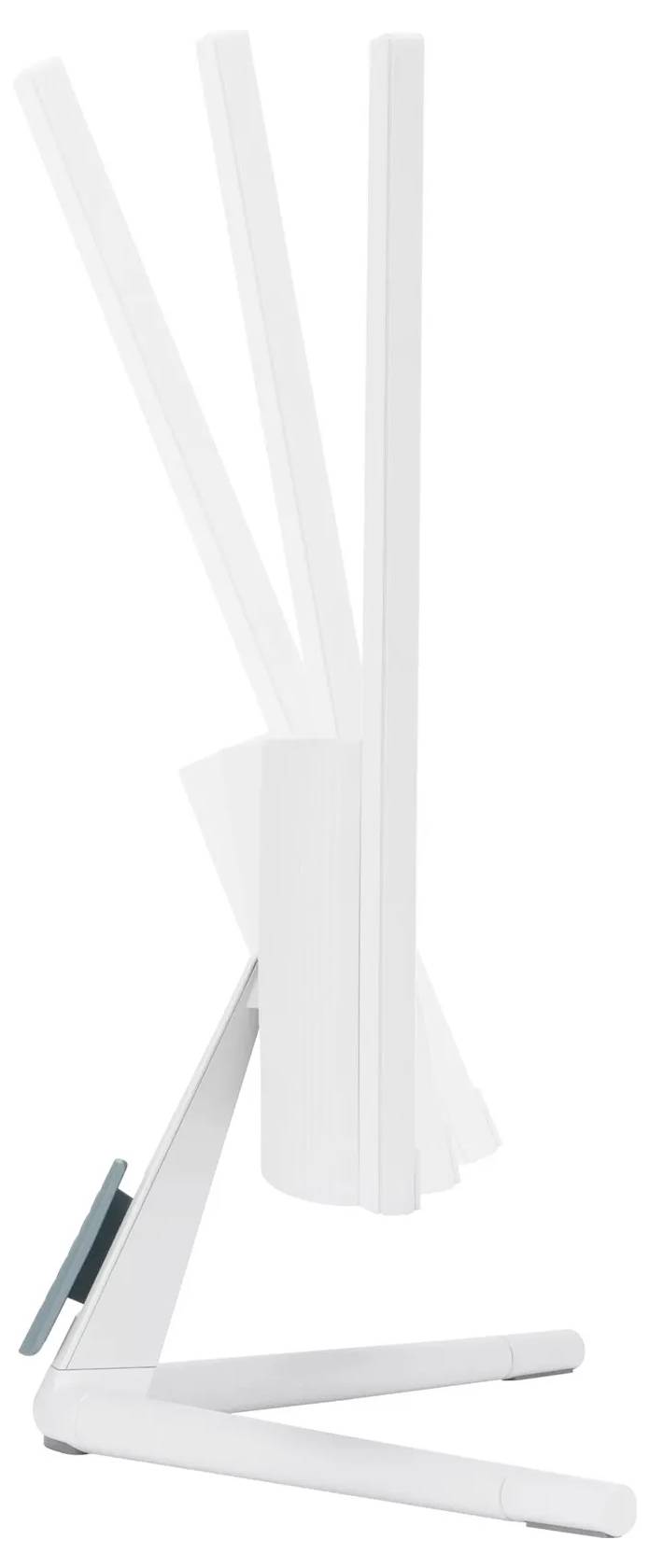 Biały monitor na podstawce, przedstawiony pod trzema różnymi kątami nachylenia, prezentujący możliwość regulacji ekranu dla ergonomicznego użytkowania.