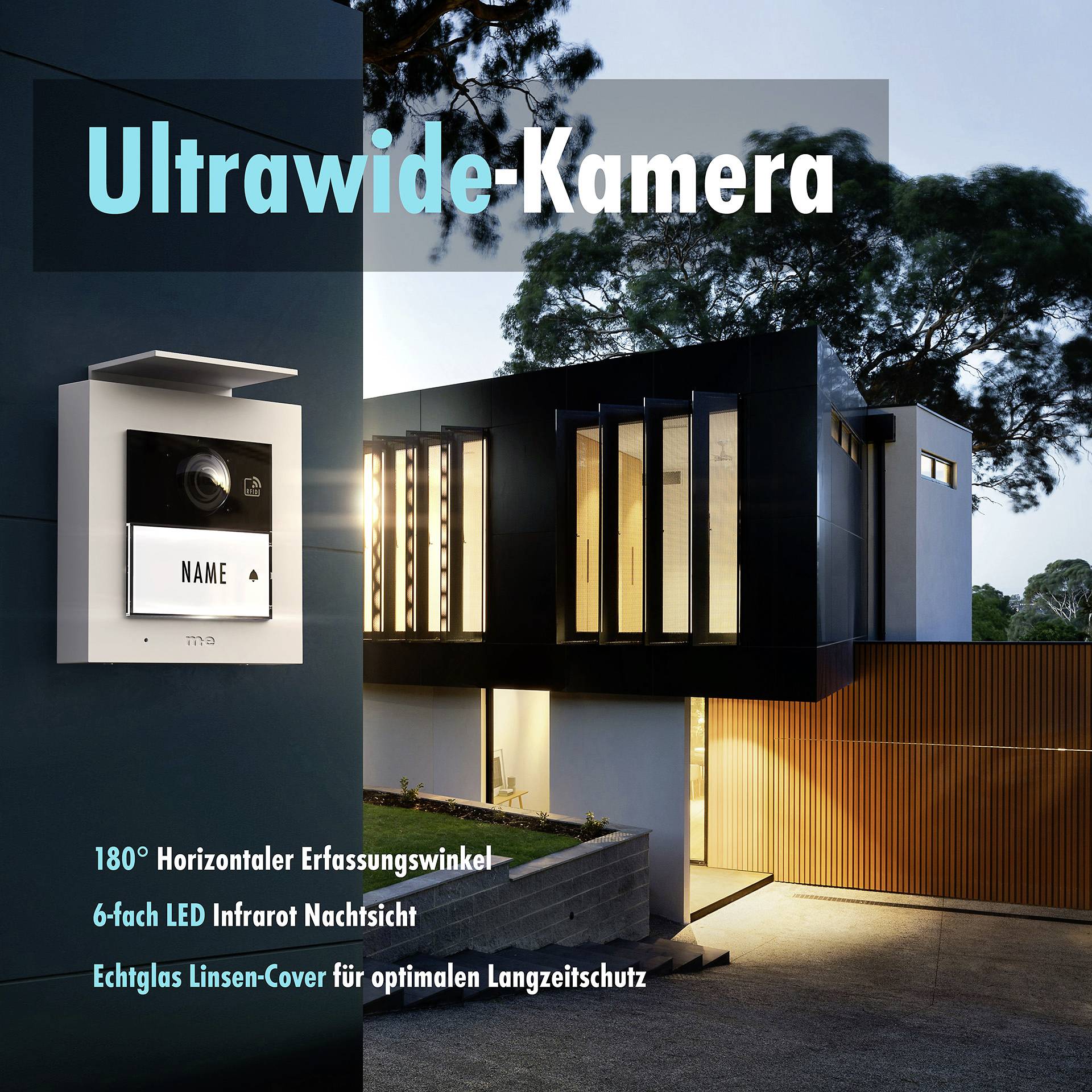 Nowoczesna willa nocą z oświetlonym wejściem. Na pierwszym planie reklama 'kamery ultrawide' ze szczegółami jej funkcjonalności.