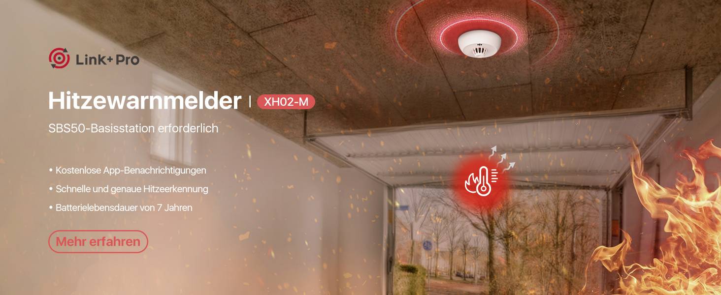 Czujnik temperatury XH02-M firmy Link-Pro zamontowany pod sufitem. Tekst: 'Wymagana stacja bazowa SBS50, darmowe powiadomienia w aplikacji.' Płomienie widoczne poniżej.