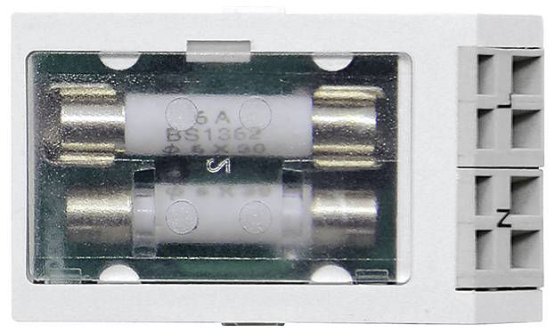 'Podstawa bezpiecznika elektrycznego z zainstalowanymi dwoma bezpiecznikami cylindrycznymi, oznaczonymi jako 6A BS1362, osłonięta przezroczystą pokrywą umożliwiającą bezpieczną kontrolę.'