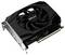 Czarna karta graficzna PNY z pojedynczym dużym wentylatorem, sfotografowana pod kątem, ukazująca metalowe złącza i płytkę obwodów, zaprojektowana w celu poprawy wydajności komputera.