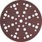 Okrągła, brązowa tarcza papieru ściernego z różnej wielkości otworami równomiernie rozmieszczonymi na całej powierzchni, używana do szlifowania i wygładzania powierzchni.