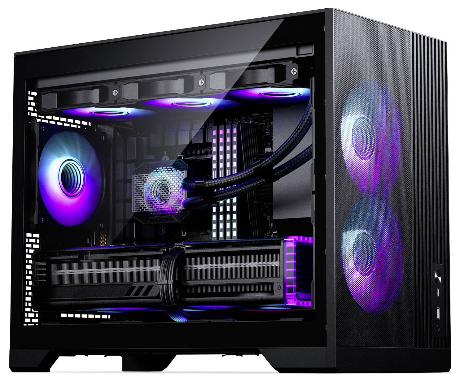 Czarny komputer do gier z przezroczystym panelem bocznym, prezentujące kolorowe światła LED wewnątrz. Widoczne są wentylatory, system chłodzenia oraz komponenty.