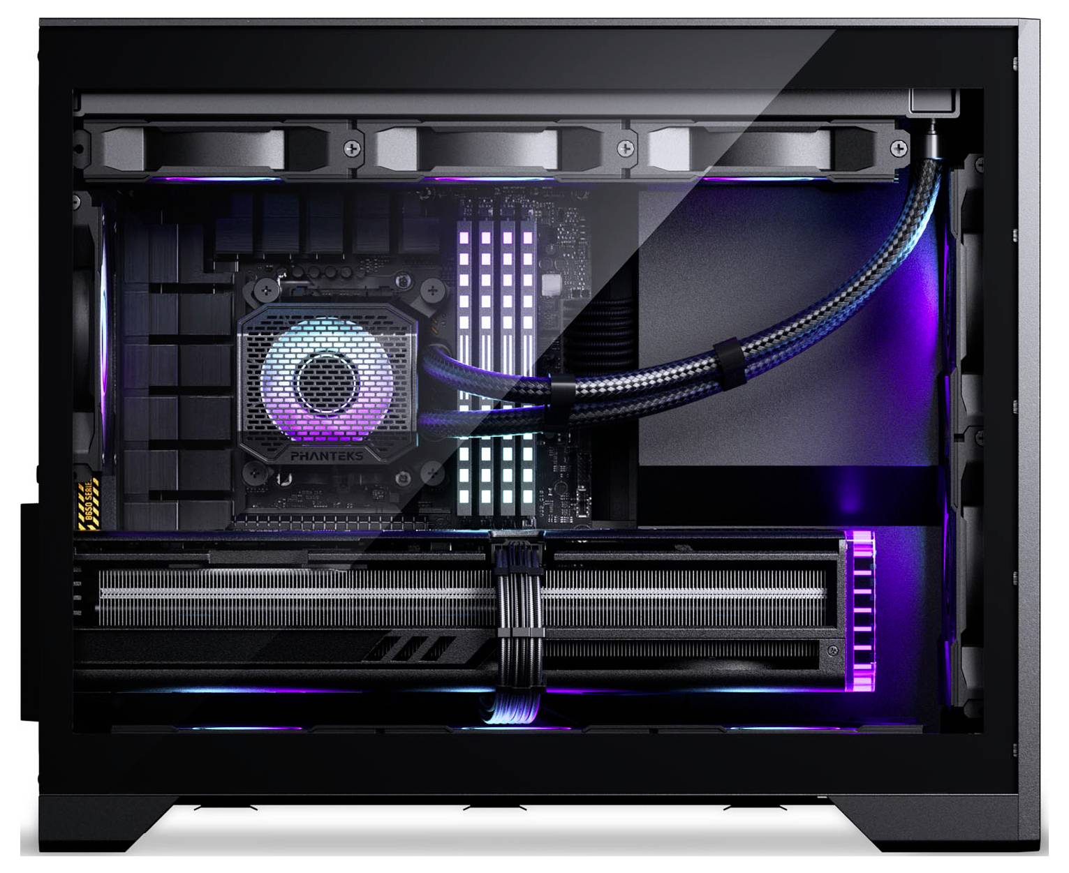 Komputer stacjonerny z przezroczystą boczną ścianką ukazuje komponenty wewnętrzne, w tym kartę graficzną i system chłodzenia wodnego, podświetlone kolorowymi światłami RGB.