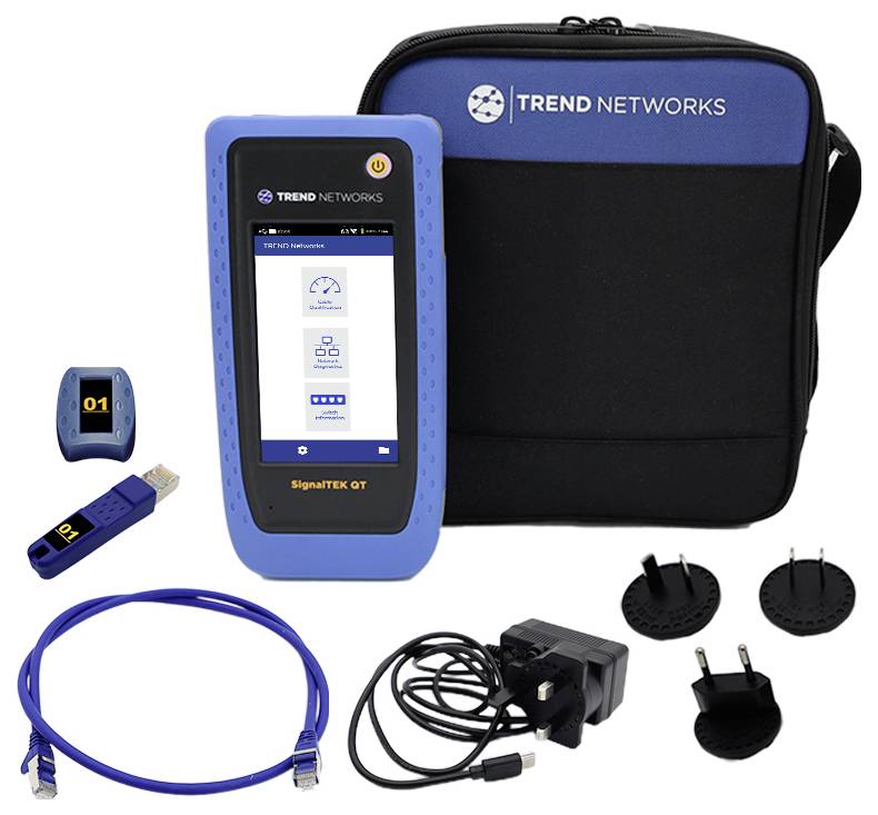 Zestaw do testowania sieci firmy Trend Networks, zawierający ręczne urządzenie SignalTEK, kabel, adapter USB, zasilacz z wtyczkami oraz torbę transportową.