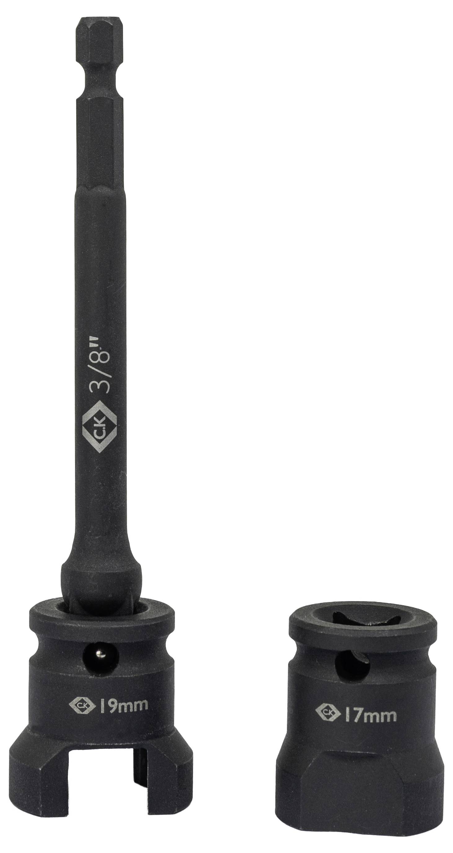 Czarny zestaw narzędzi składający się z długiego heksagonalnego przedłużacza oznaczonego '3/8'' oraz dwóch osobnych nasadek z oznaczeniami '19mm' i '17mm'.