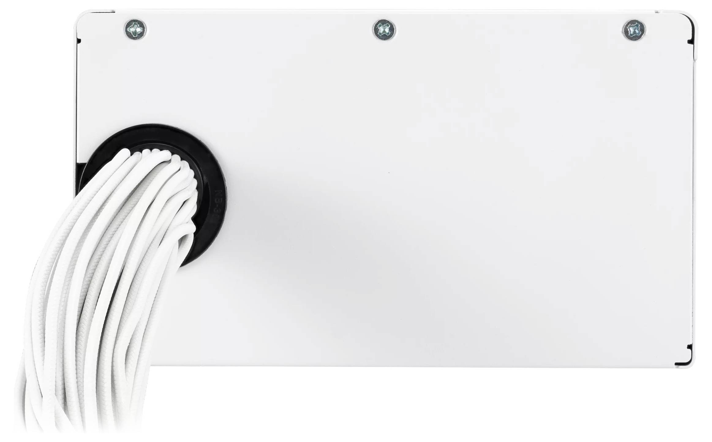 Biały prostokątny panel z wieloma białymi przewodami wychodzącymi przez czarne, okrągłe wyjście po lewej stronie.