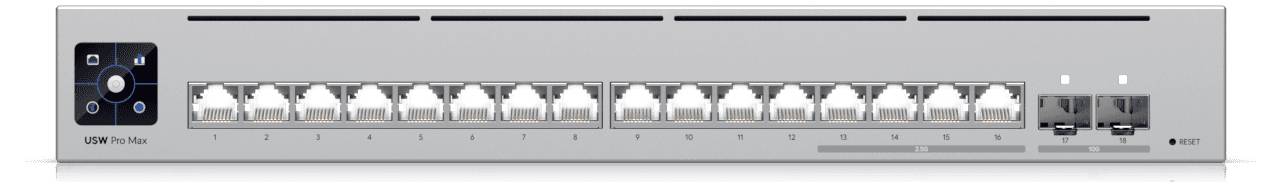 Przełącznik sieciowy z wieloma portami Ethernet i złączami światłowodowymi, odpowiedni do rozszerzania łączności w konfiguracji sieci.