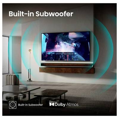 Wbudowany subwoofer" z telewizorem zamontowanym na ścianie w salonie, prezentujący fale dźwiękowe. Logo Dolby Atmos u dołu.