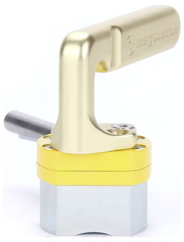 Żółto-srebrny przełącznik magnetyczny ze złotą rączką stosowany w zastosowaniach przemysłowych.