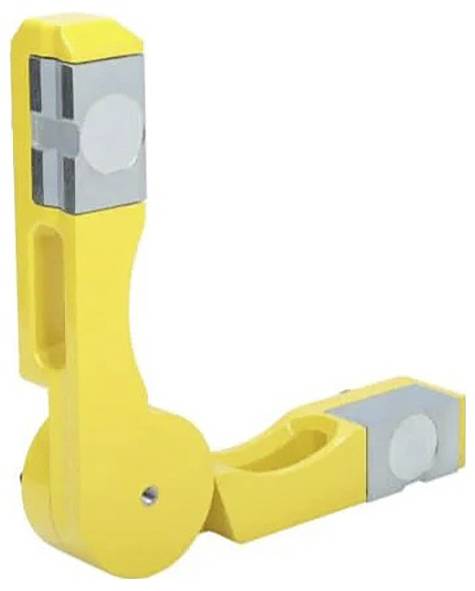 Jasny żółty, kątowy (w kształcie litery L) uchwyt magnetyczny do spawania z srebrnymi, okrągłymi magnesami na końcach. Używany do mocowania metalowych elementów pod kątem 90 stopni.
