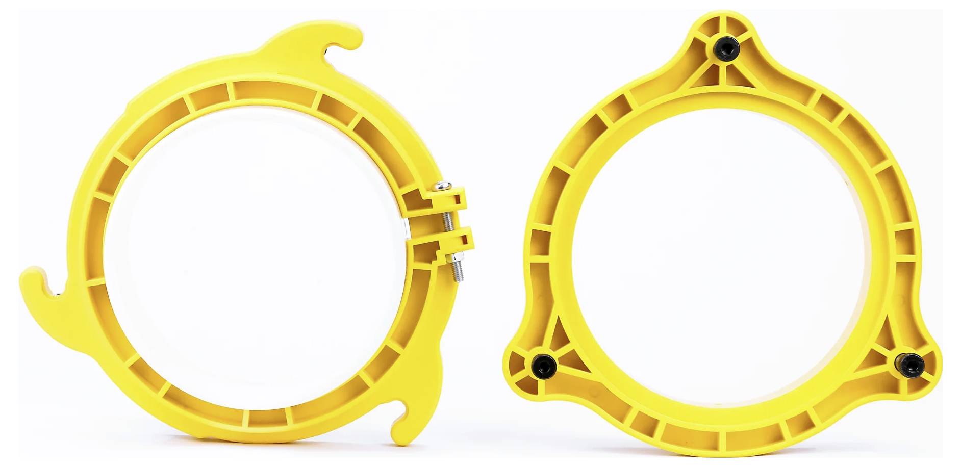 Dwie żółte, okrągłe plastikowe uchwyty montażowe z wyraźnymi rowkami montażowymi i osprzętem, skierowane do przodu na białym tle.
