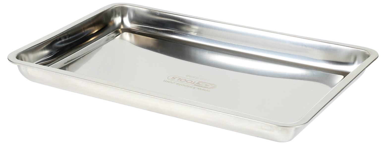 'Blacha do pieczenia ze stali nierdzewnej na białym tle.'