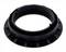 Czarny plastikowy pierścień z wewnętrzną sekcją gwintowaną, używany jako element mechaniczny, odizolowany na białym tle.