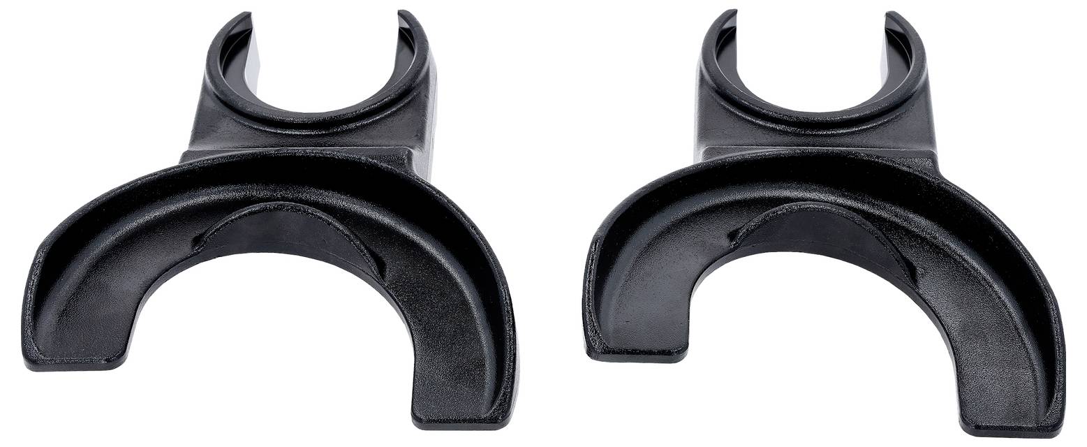 Dwa czarne, wykonane z tworzywa sztucznego uchwyty w kształcie litery U, zaprojektowane do podtrzymywania obiektów okrągłych, są umieszczone obok siebie na białym tle.